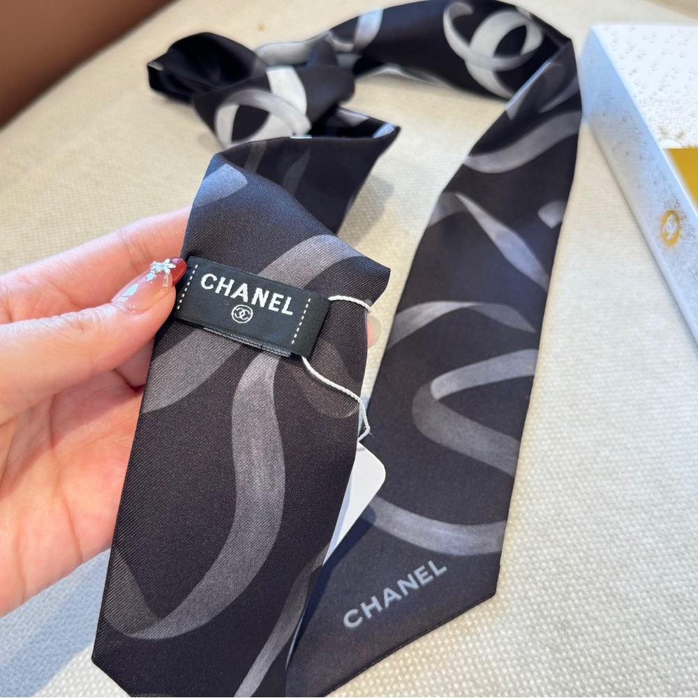 Chanel Flowing Ribbon Hairpin - Picture 3 of 7